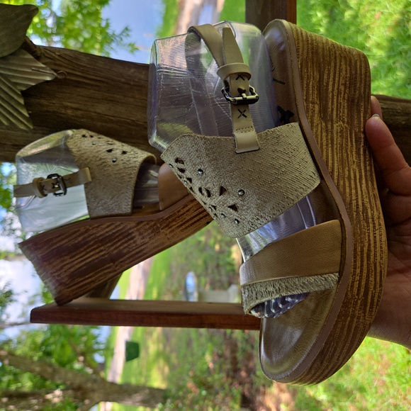 OTBT Hippie Beige Leather Strappy Wedge Sandals - Picture 1 of 13